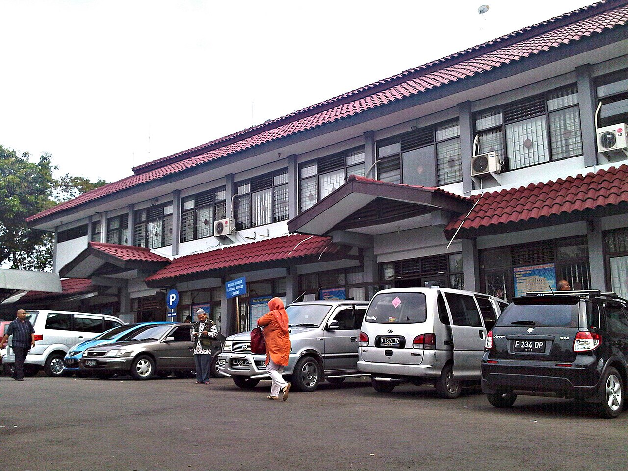 Petugas SAMSAT buton tengah